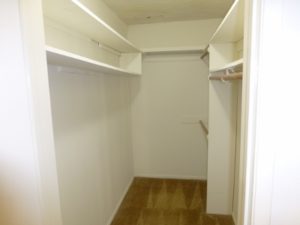 11924 COURTLEIGH DR RM 1 CLOSET (400x300)