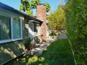 3453 Beethoven front yard (400x300)
