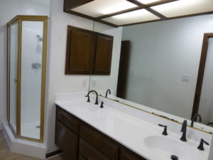 BDR2 DOUBLE SINK & SHOWERDOORS