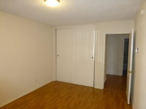 Rose 1 second bedroom closter shot (800x600)