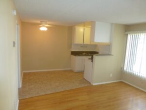 11924 COURTLEIGH DR RM 1 DINNRM (400x300)