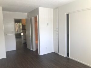 005 0118 bedrm closets