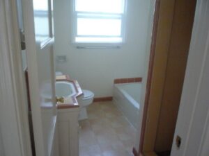 333 10th Street -upper bath