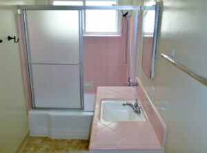 953 6th St 003 - Bath (800x595)