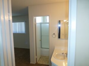 501 N. VENICE RM 25 HALLWY (800x600)