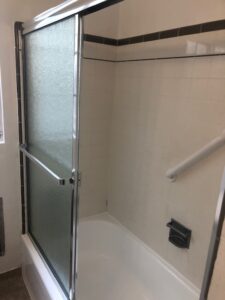 Flores #3 hall bath angle 6