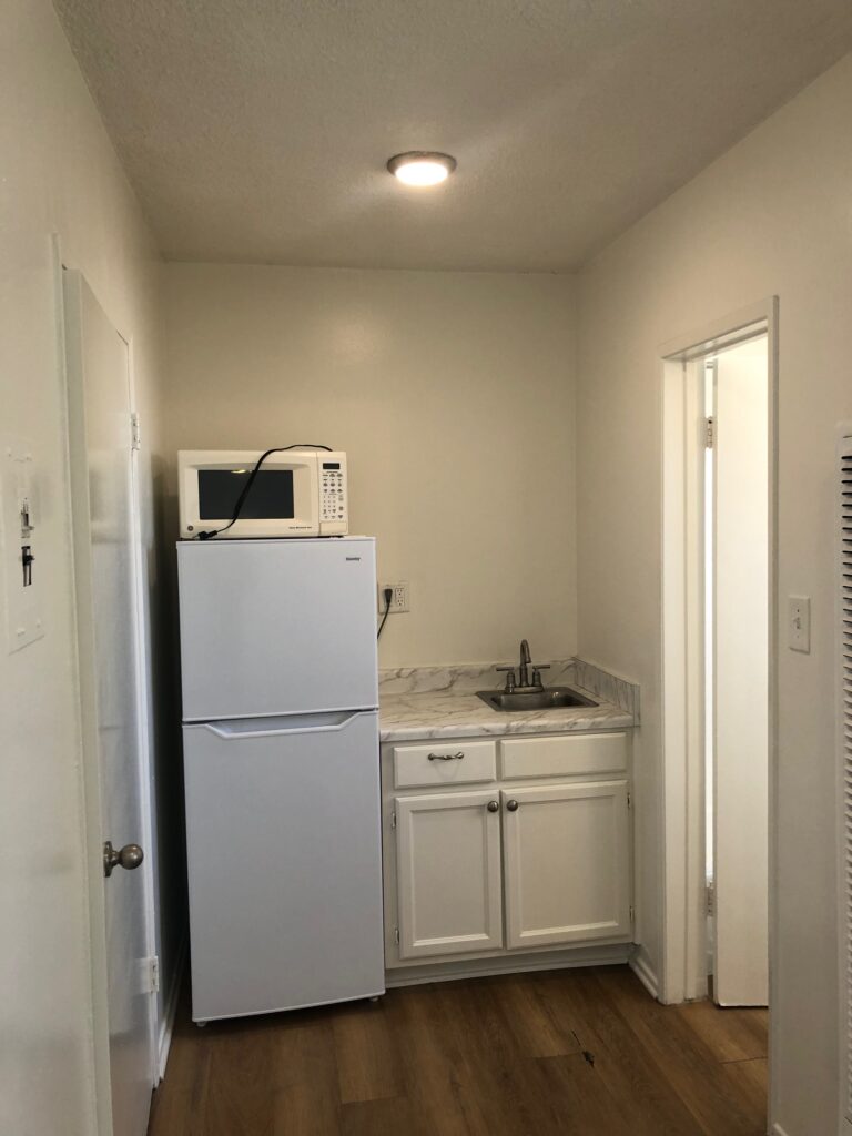 Overland #9 kitchen 1