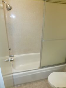 11924 COURTLEIGH DR RM 9 BATH (600x800)